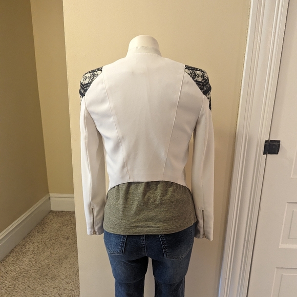 Y2K bebe white open front blacker with printed shoulders size 2 - Picture 3 of 8